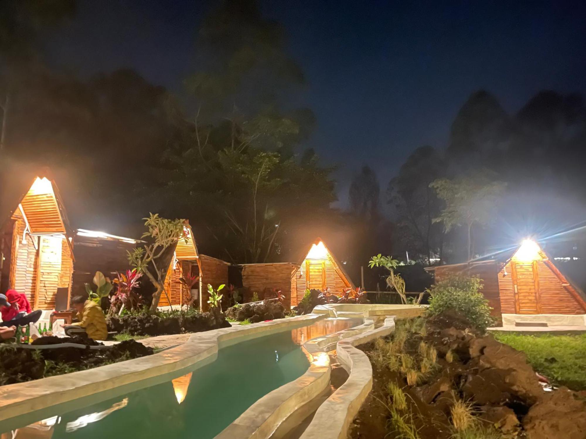 Triangular House And Hot Spring Gasthuis Kubupenlokan