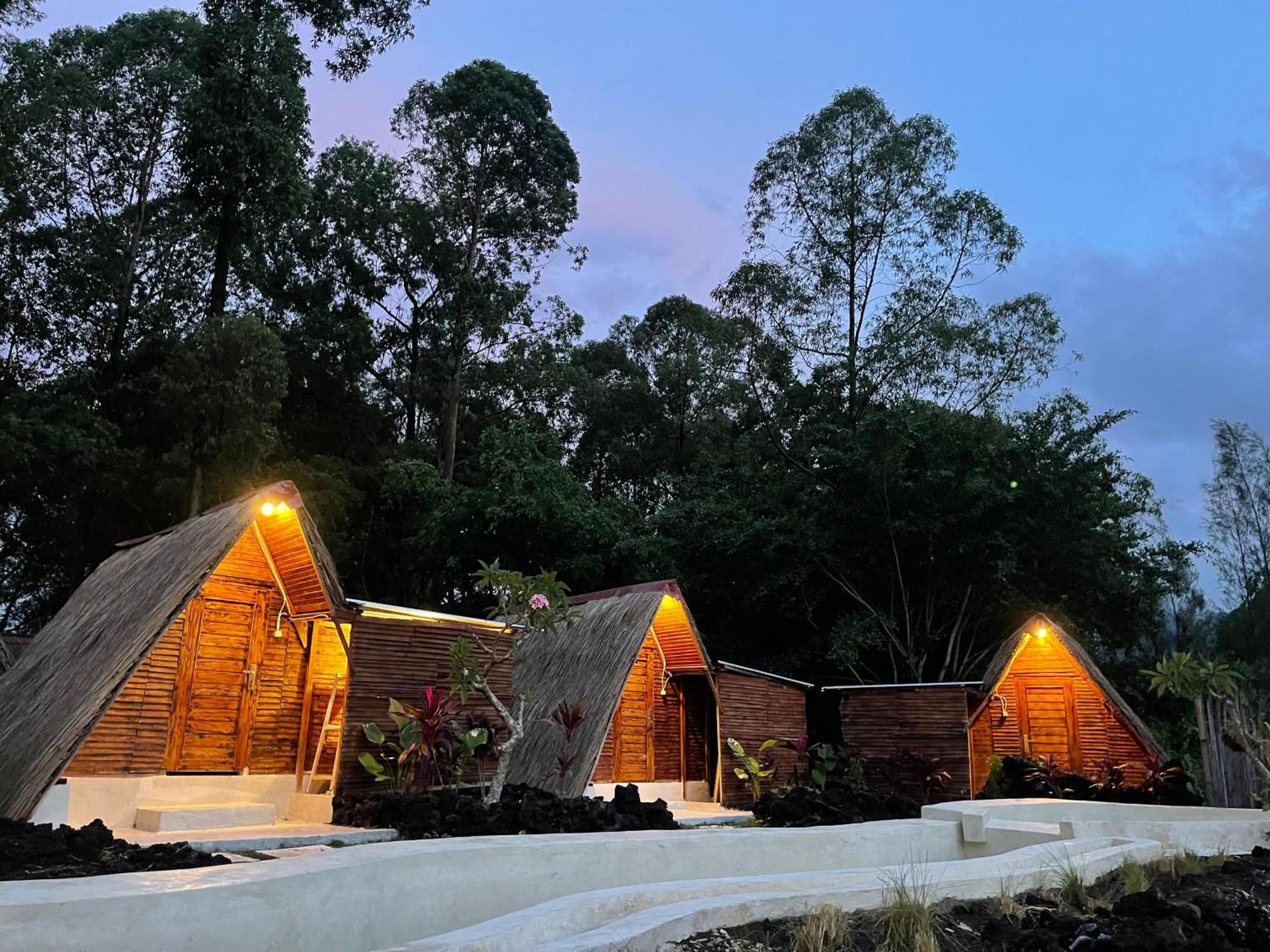 Gasthuis Triangular House And Hot Spring Kubupenlokan