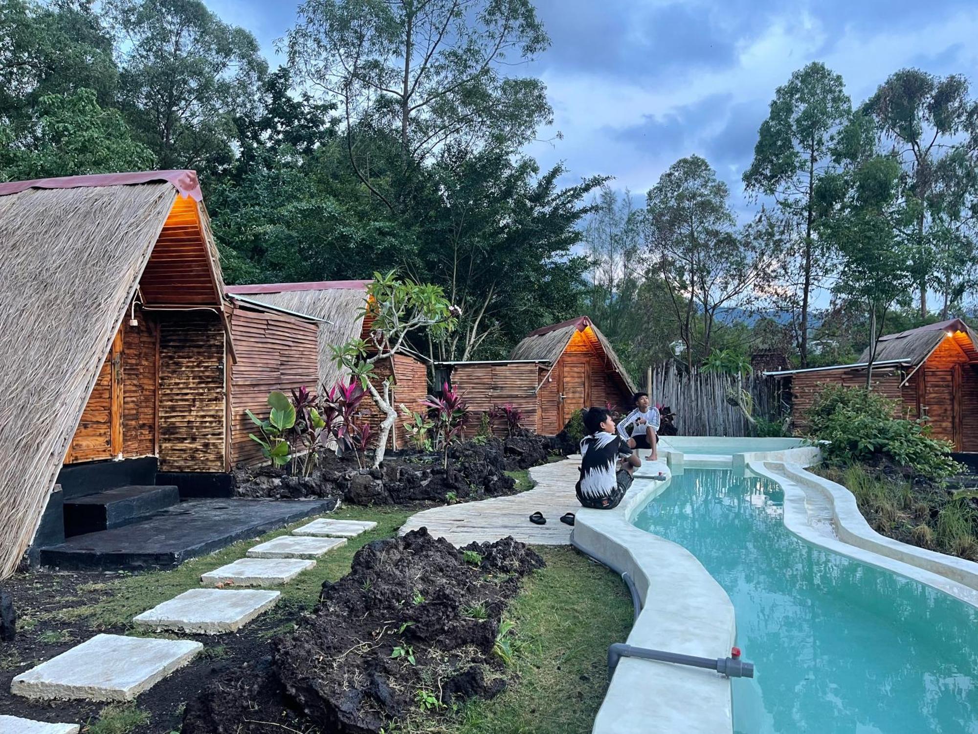 Triangular House And Hot Spring Kubupenlokan