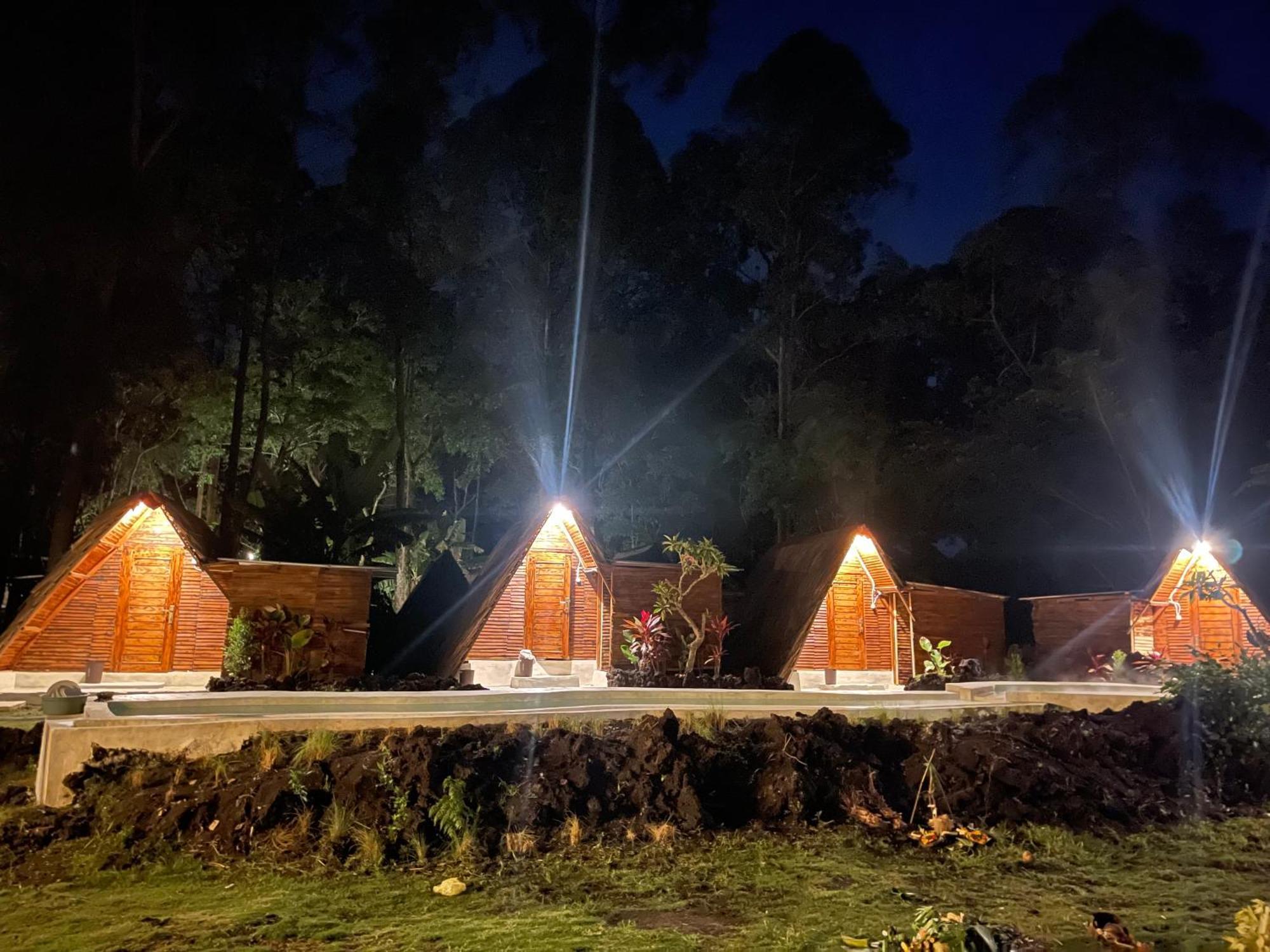 Triangular House And Hot Spring Kubupenlokan