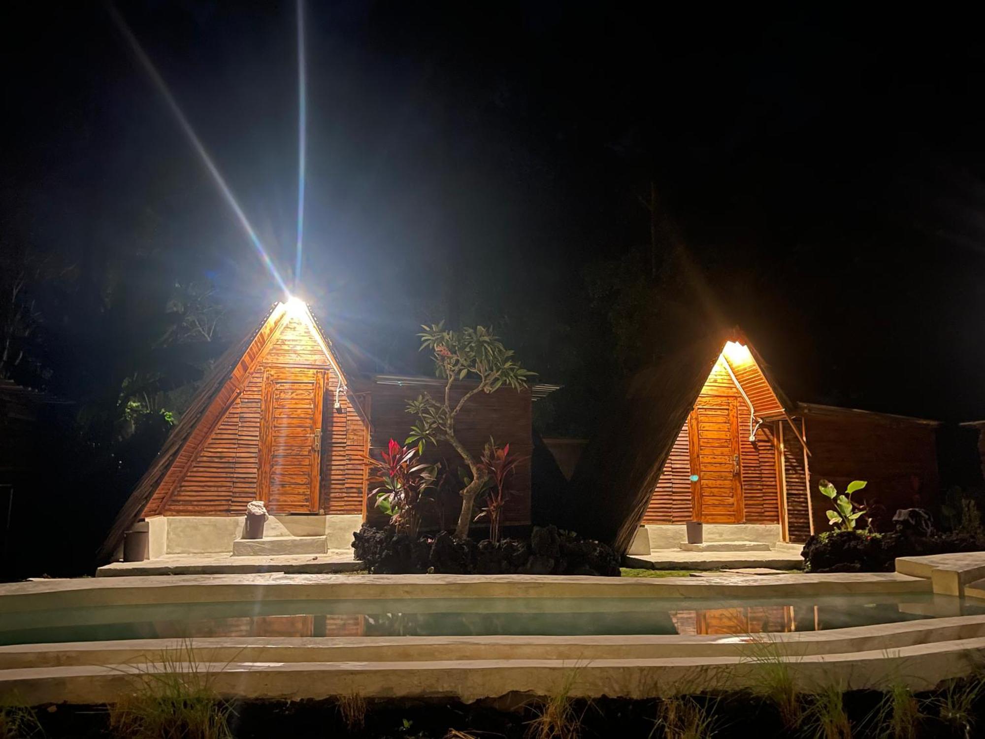 Gasthuis Triangular House And Hot Spring *