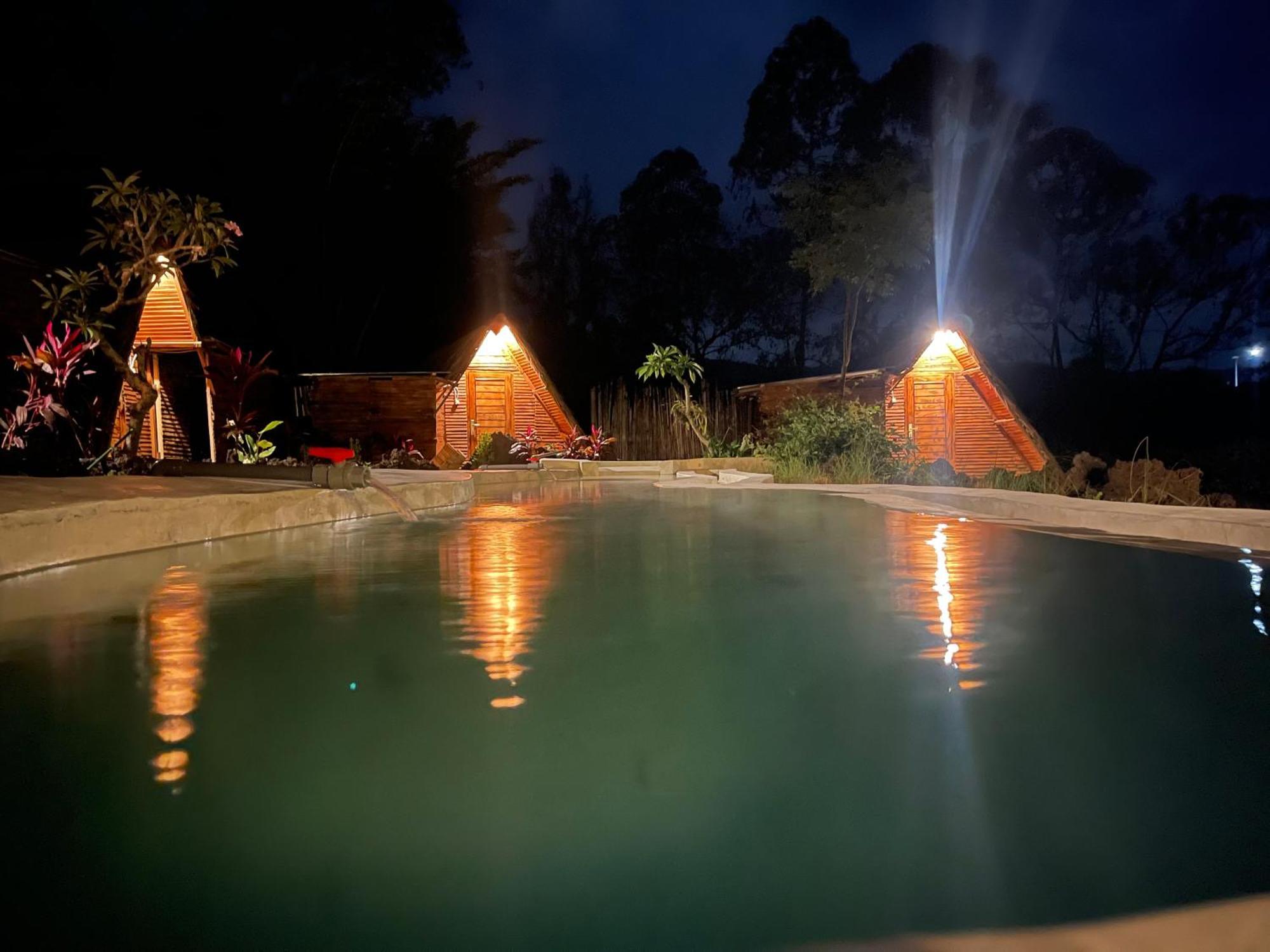 Triangular House And Hot Spring गेस्ट हाउस *